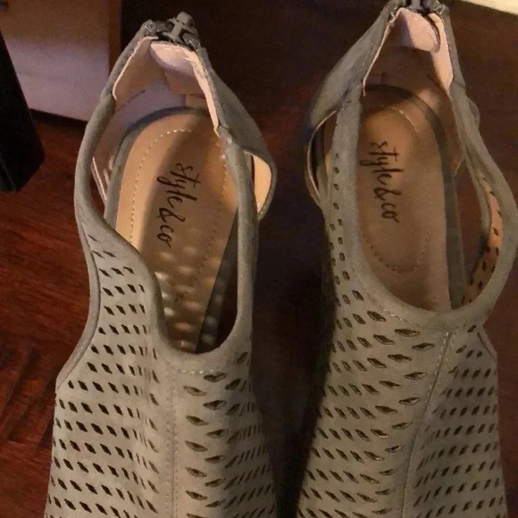 Style and Co cut out booties. 9M Grey faux suede effect - Picture 3 of 5